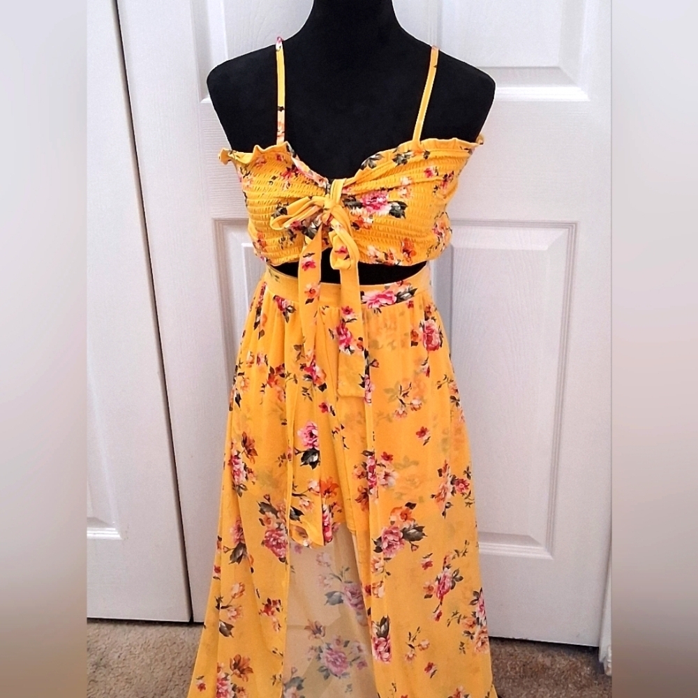 Floral 2 Piece Top & Skirt With Attached Shorts Size XL (15-17) - Picture 1 of 8